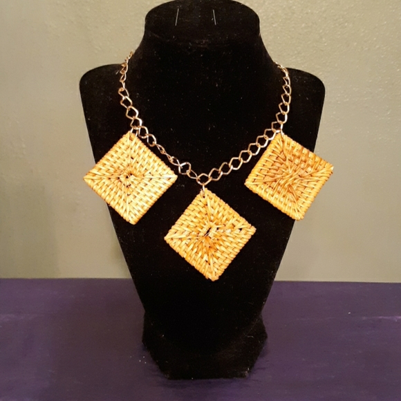 Cloie Jewelry - Necklace and earring set